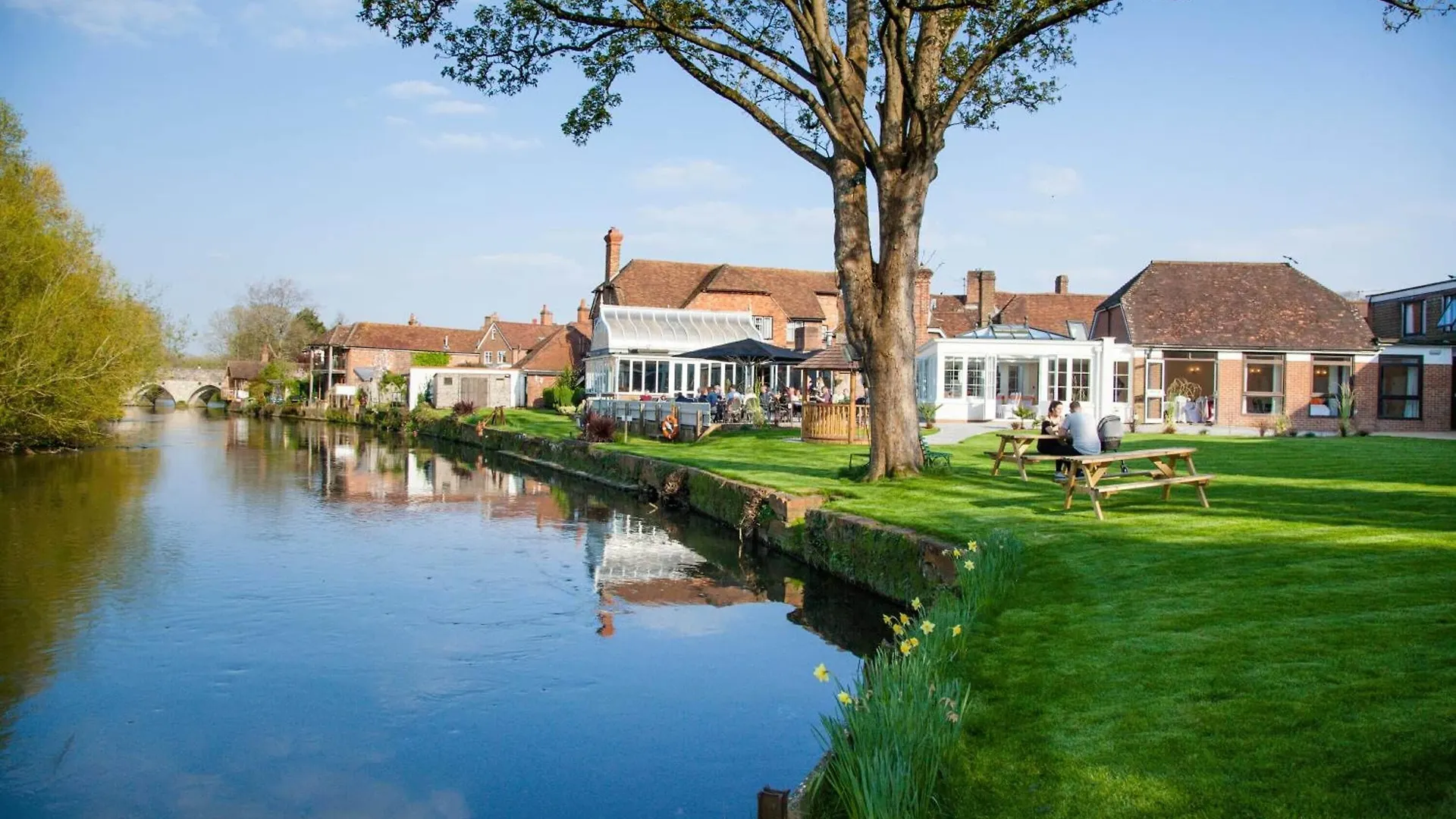 Where to Stay Near Fisherton Mill Salisbury: 6 Central Hotels