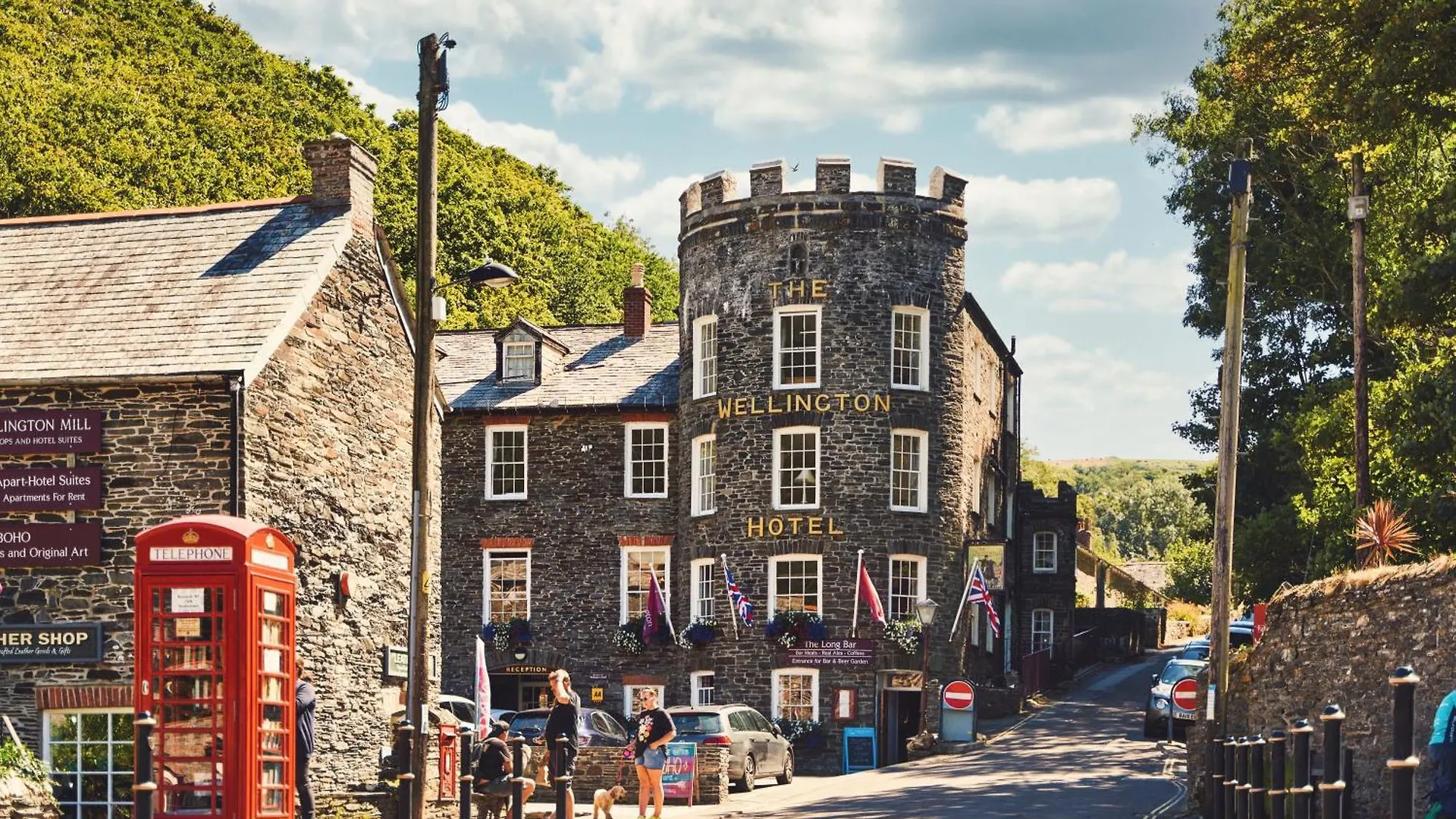 Where to Stay Near Camelford Gallery: 4 Hotels for Couples