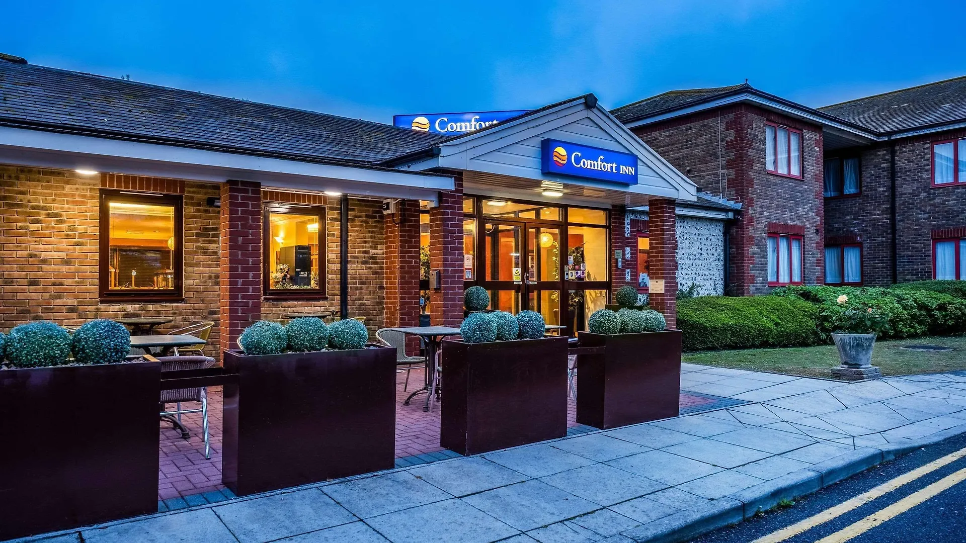 Staying In Sussex: 5 Beach Hotels Compared For Coastal Stays