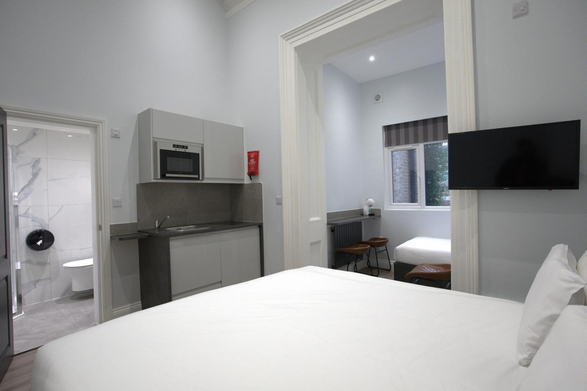 Where to Stay in Hyde Park: 5 Best 4-Star Hotels