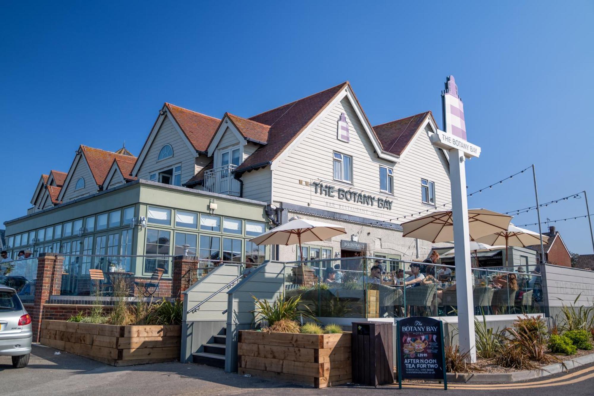 4 Smart Family Hotels Near Stonelees Golf Centre Worth Booking