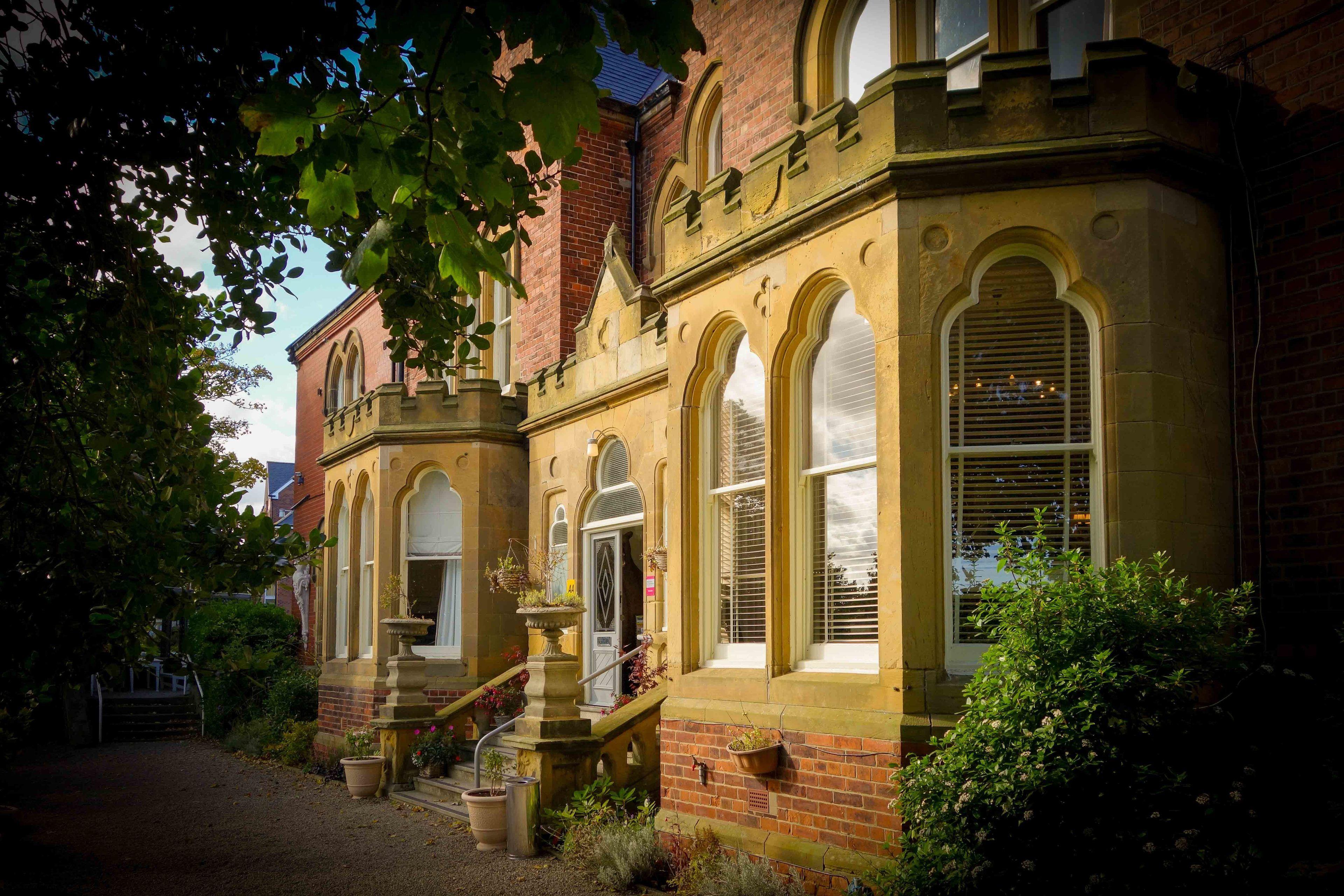 4 Family Hotels Near Tom Leonard Mining Museum Worth Booking