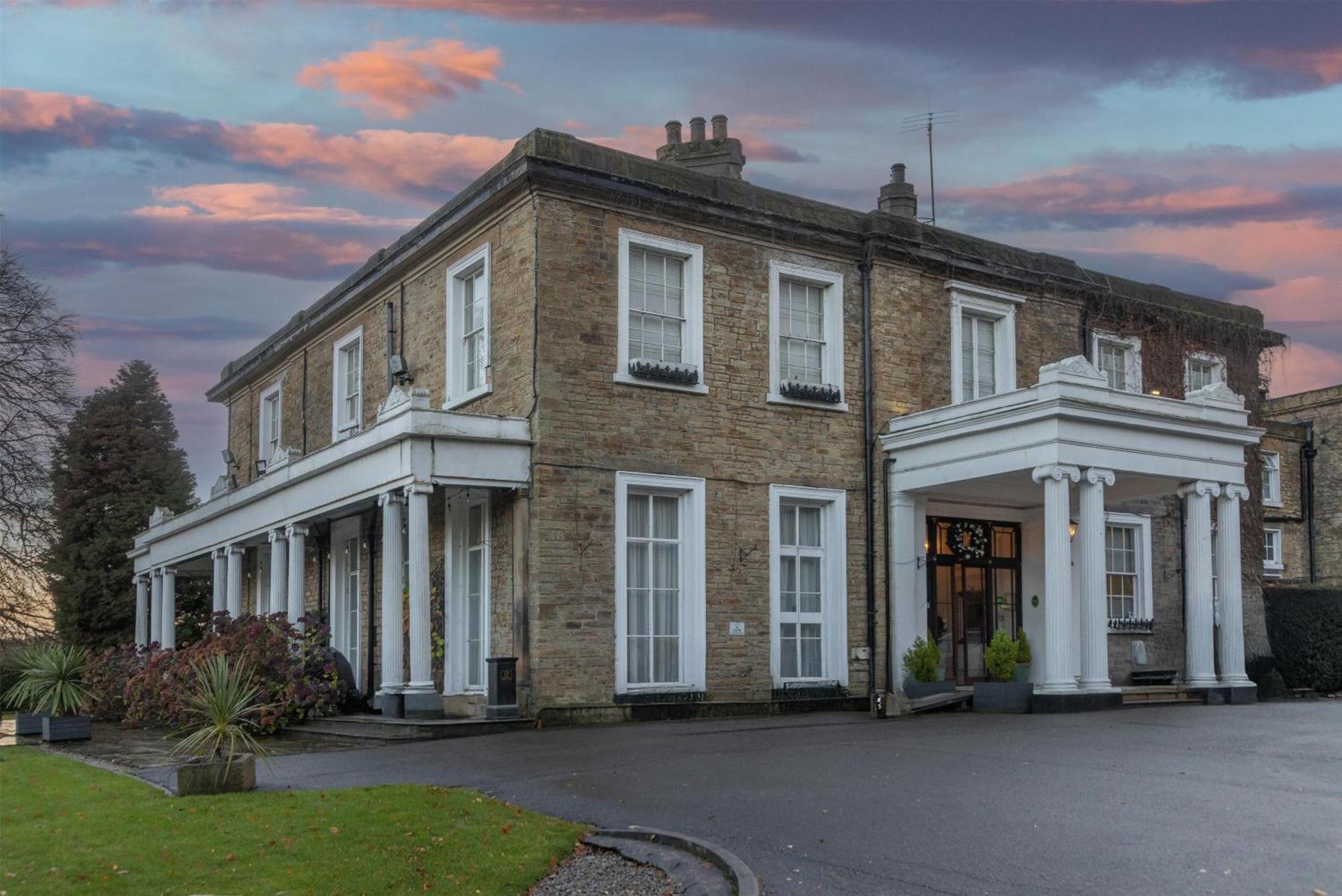 Where to Stay Near Renishaw Hall Gardens: 5 Best 4-Star Hotels