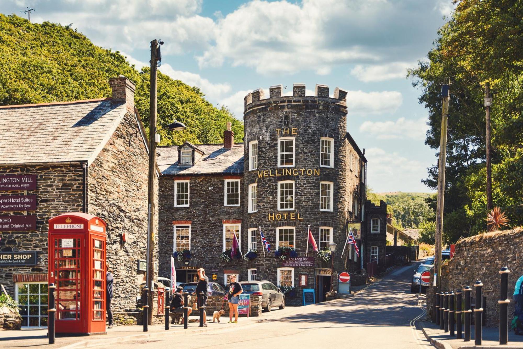 Where to Stay Near Camelford Gallery: 4 Hotels for Couples