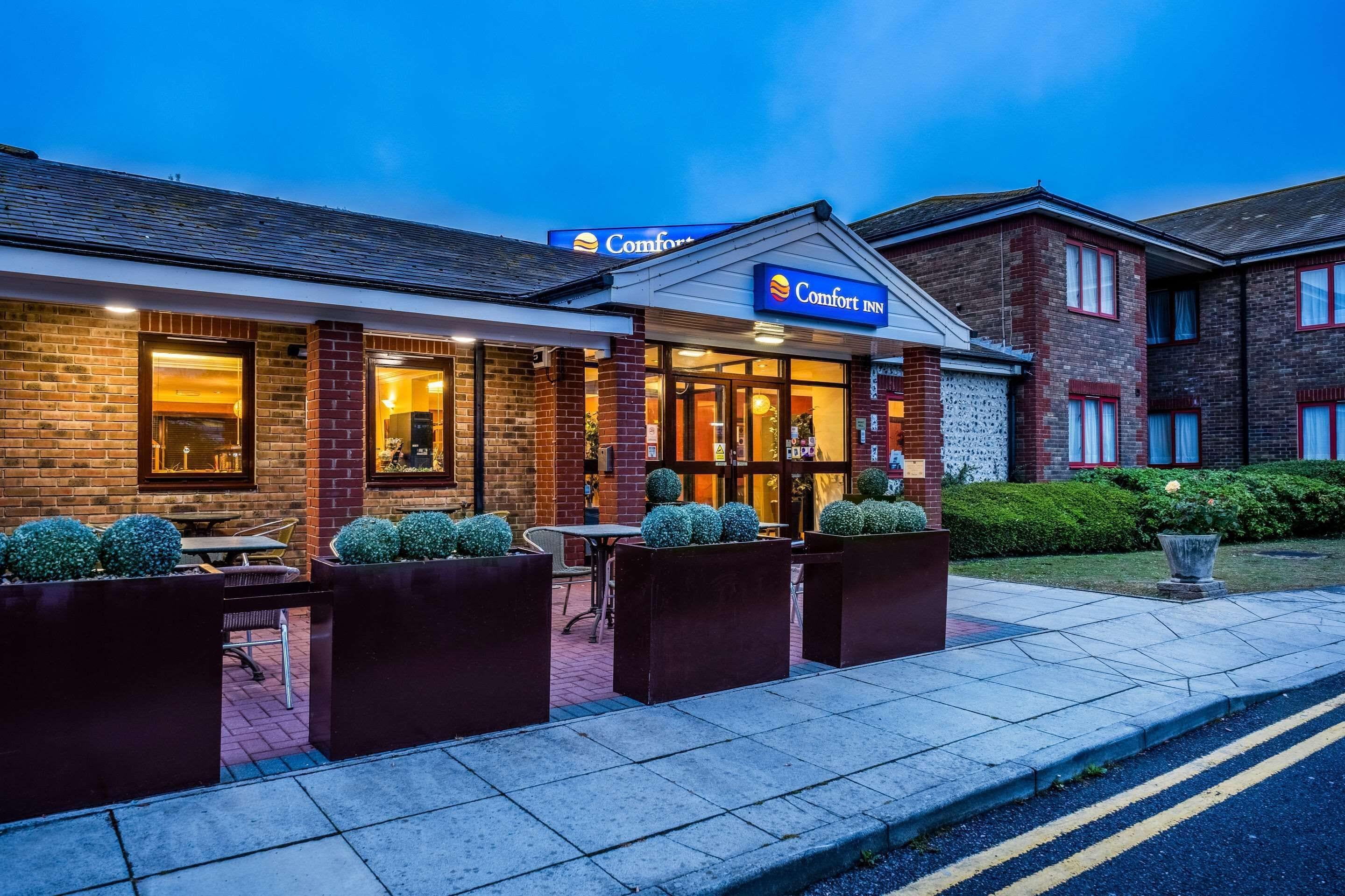 Staying In Sussex: 5 Beach Hotels Compared For Coastal Stays
